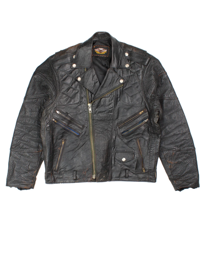 90's Harley-Davidson USA Leather Biker Jacket in a black colourway. Zips up and has multiple pockets, and big USA flag on the back as well as the spell out.