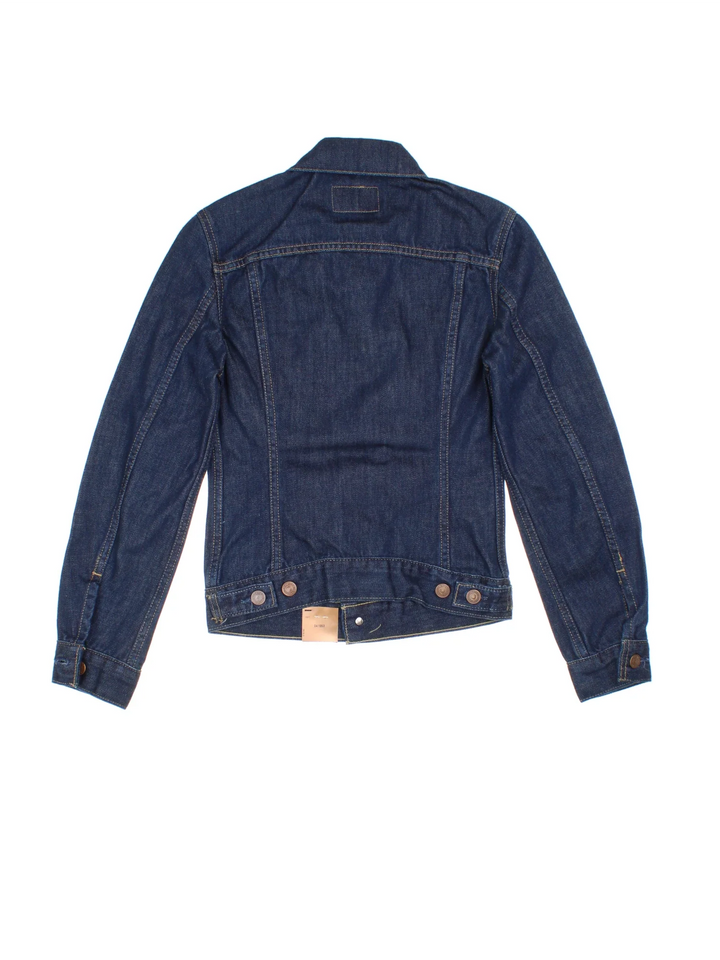 Levi Strauss Denim Trucker Jacket in a blue colourway. Buttons up and has double chest pockets, and the logo tab embroidered on the front, new with tags on.