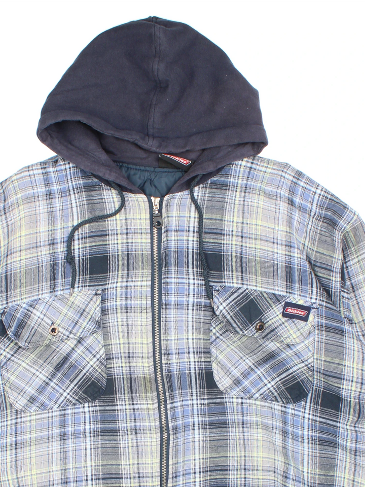 Dickies Hooded Flannel Jacket in a blue plaid pattern colourway. Zip up closure, has multiple pockets, insulated with a quilted lining, and has the logo embroidered on the front.