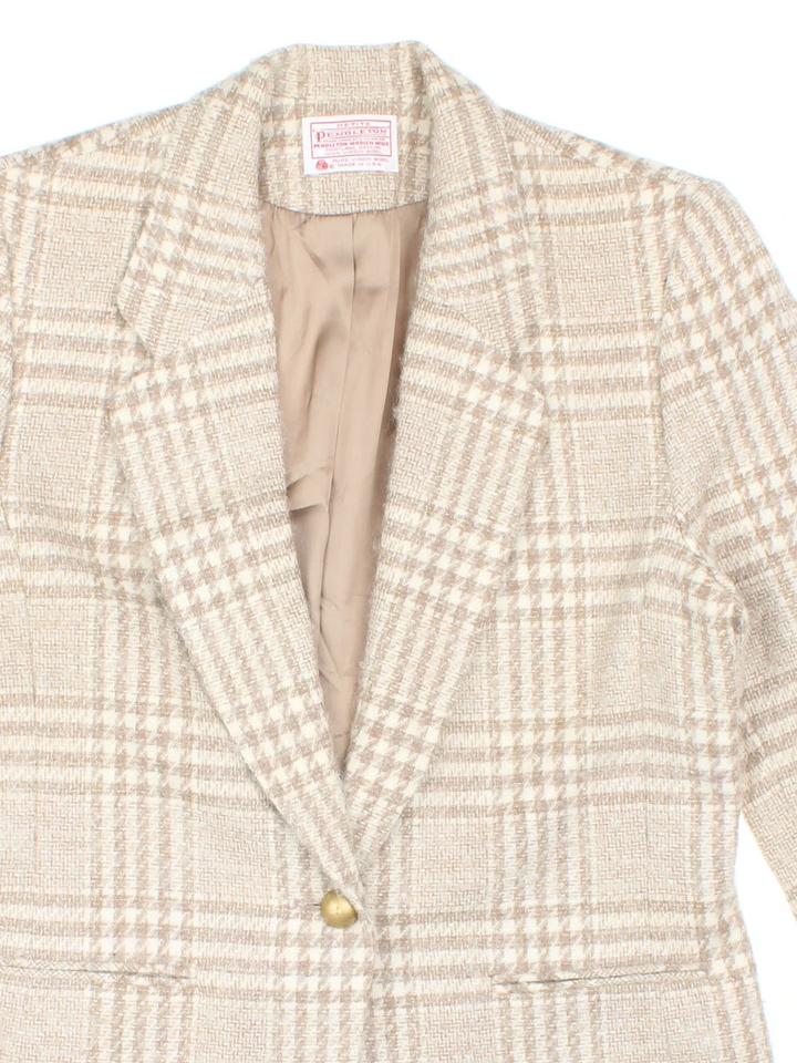 Pendleton Wool Blazer in a tan colourway. Buttons up and has front patch pockets, fully lined.