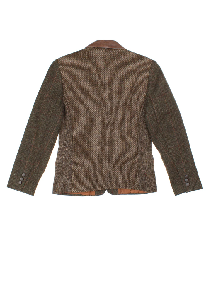 Vintage Tweed Blazer in a brown colourway. Buttons up, front patch pockets and leather collar, fully lined.