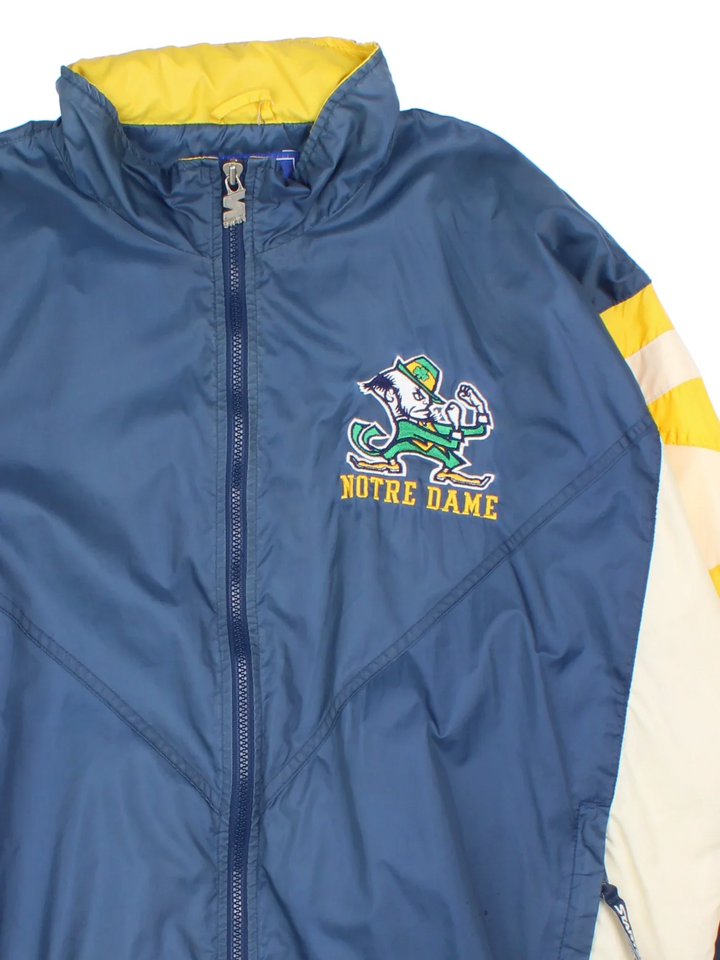 90's Starter Notre Dame Windbreaker Jacket in a blue, yellow and white colourway. Zips up and has side pockets, and has the logo embroidered on the front and spell out on the back.