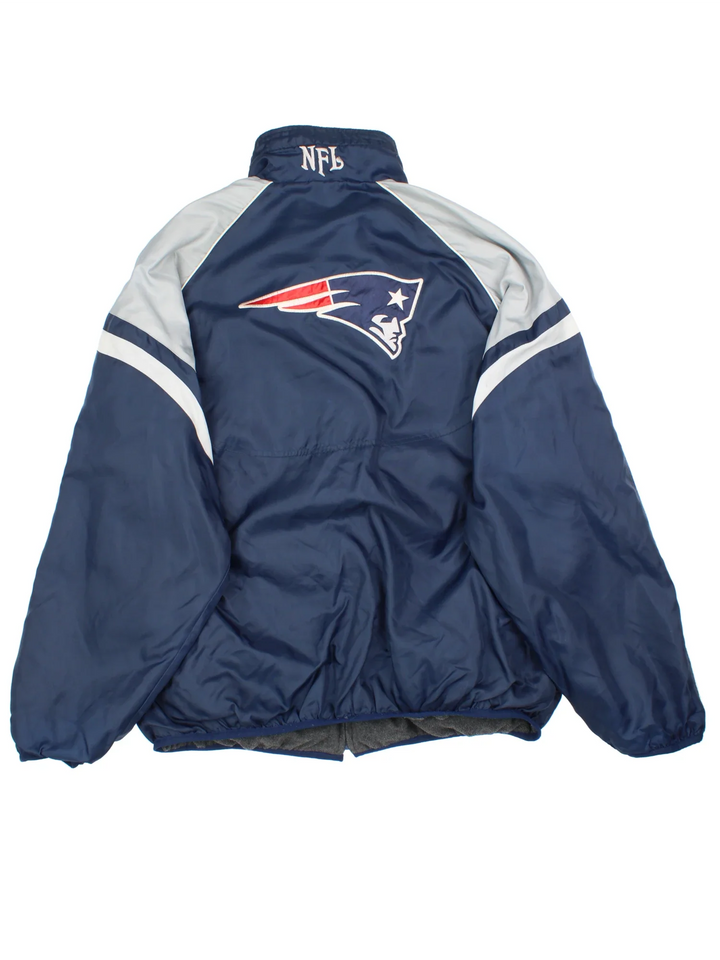 New England Patriots NFL Reversible Jacket in either a blue jacket colourway or grey fleece option. Zips up and has side pockets, and has the team logo embroidered on the front and back.
