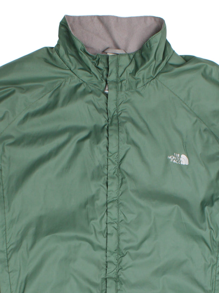 The North Face Jacket in a green colourway with grey panelling under the arm. Full zip with side pockets. Small classic logo on the front and back.