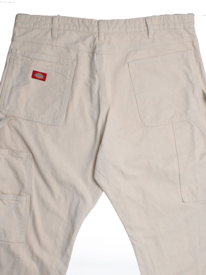 Dickies Carprenter Jeans in white colourway with multiple pockets and embroidered logo on back.