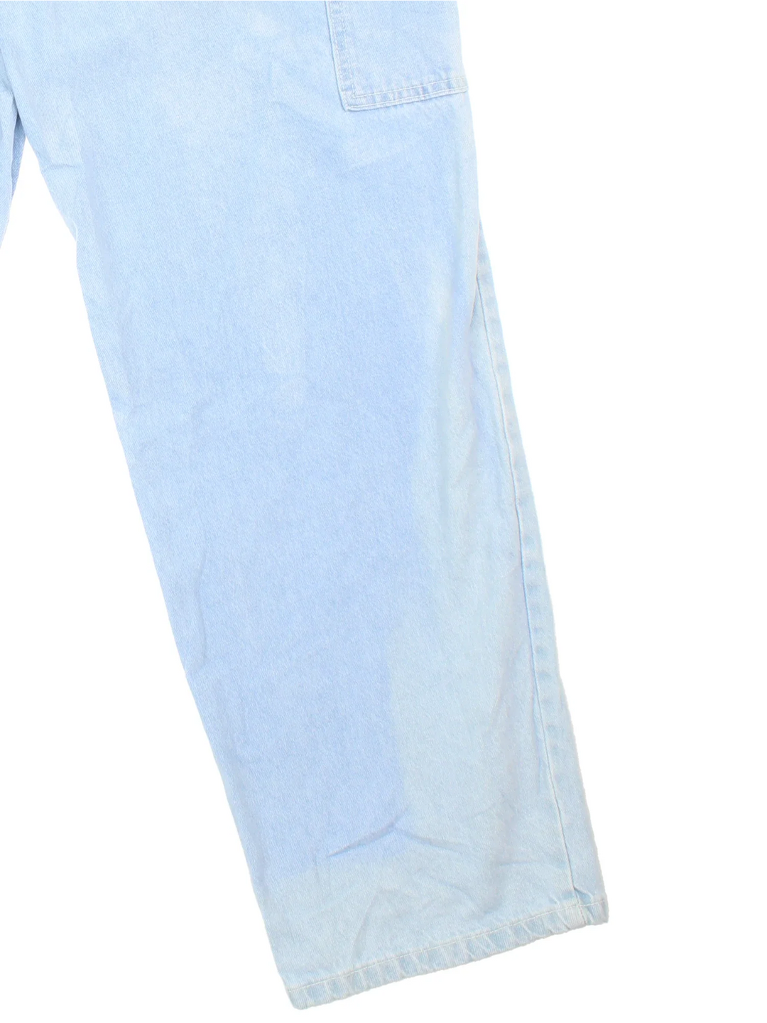 Dickies Jeans in blue colourway with multiple pockets and the logo embroidered on the back.