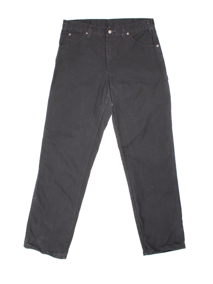 Dickies Jeans in black colourway with multiple pockets and the logo embroidered on the back.