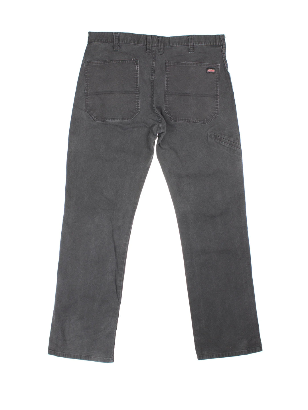 Dickies Jeans in black colourway with multiple pockets and the logo embroidered on the back.