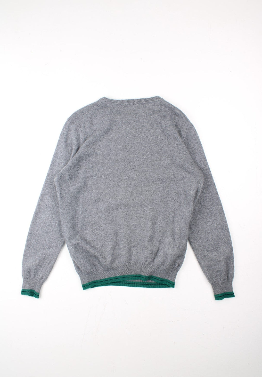 Fred Perry Jumper in a grey/green colourway. Contrast cuffs and hem and embroidered logo on front.