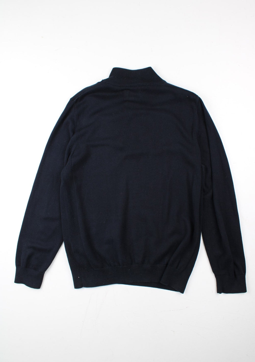 Barbour 1/4 Zip Jumper in a blue colourway. 1/4 zip fastening, ribbed side detail and embroidered logo on front.