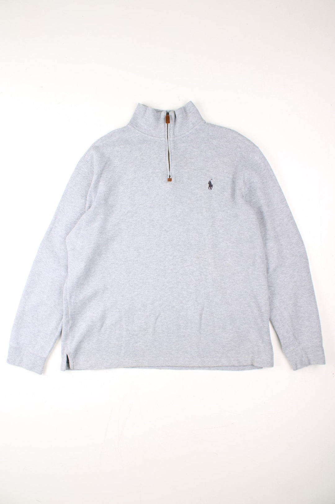 Ralph Lauren 1/4 Zip Jumper in a grey colourway. 1/4 zip, with embroidered logo on front.