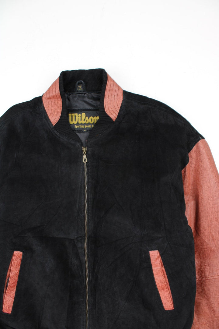 Vintage Wilson Super Bowl Bomber Jacket in a black/brown colourway. Zip up with side pockets and branded back logo. Contrast elasticated cuffs and hem.
