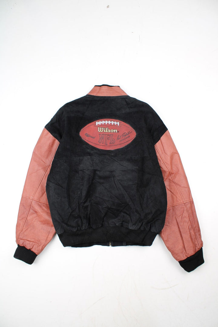 Vintage Wilson Super Bowl Bomber Jacket in a black/brown colourway. Zip up with side pockets and branded back logo. Contrast elasticated cuffs and hem.