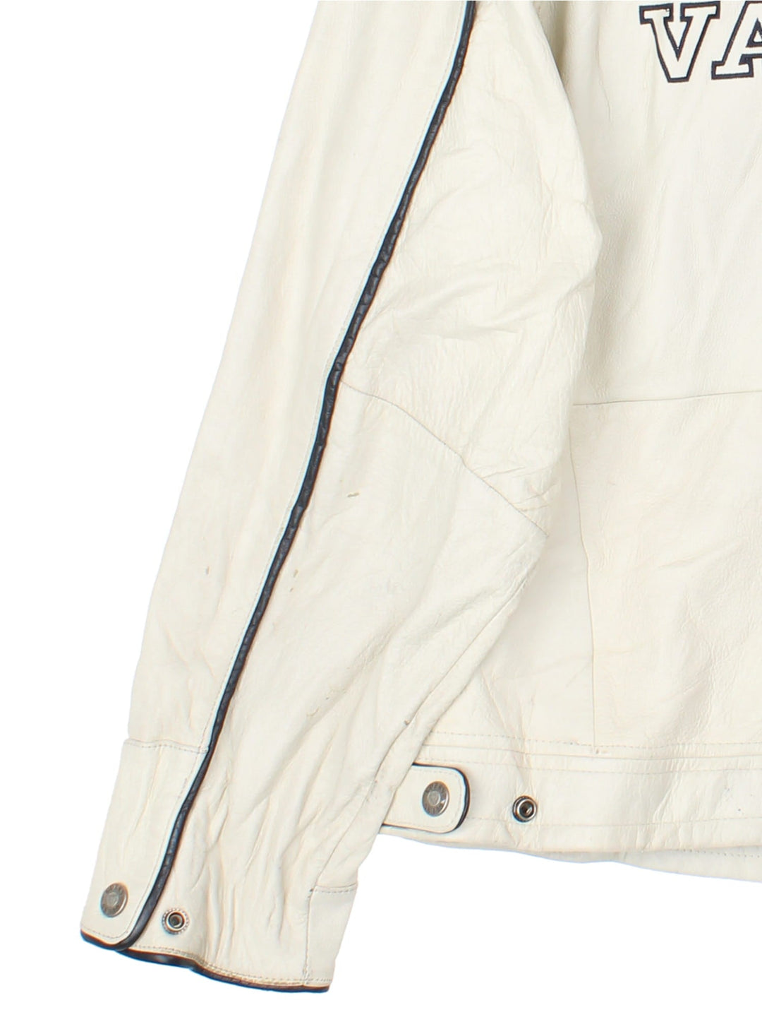Vintage Guess 1981 Leather Jacket in a tan colourway. Full zip up with double pocket on the front. Varsity style lettering on the front and graphic on the back.