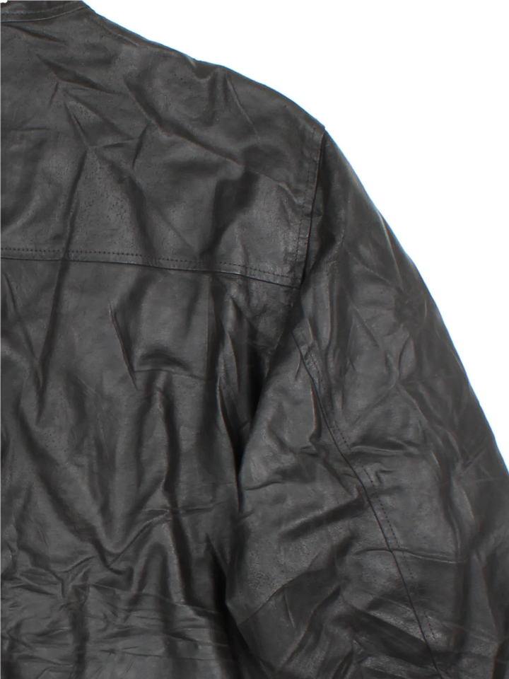 Timberland Leather Jacket in a black colourway. Zips up and has multiple pockets.