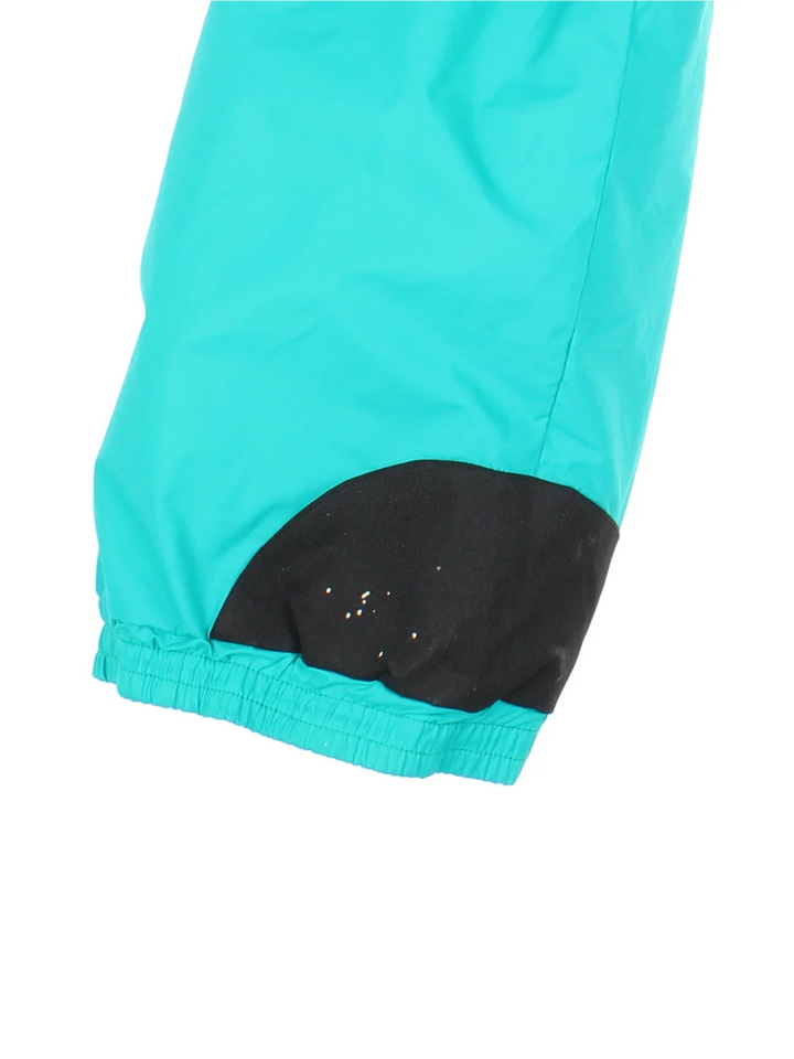 90's Columbia Ski Suit in green colourway with multiple pockets, some slight padding, elasticated waistband. Comes with adjustable belt and embroidered branding on the front.