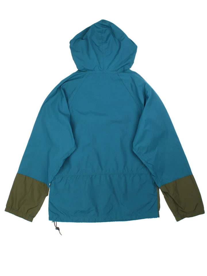 90's L.L Bean Anorak Jacket in a blue colourway with contrast panelling. Half zip closure, hooded and has large front pocket. Drawstring hem and has the logo embroidered on the front.