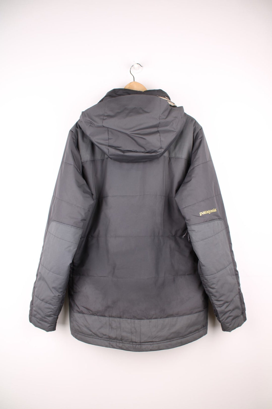 Patagonia puffer coat with printed logo on the chest and sleeve, multiple pockets and removable hood. 
