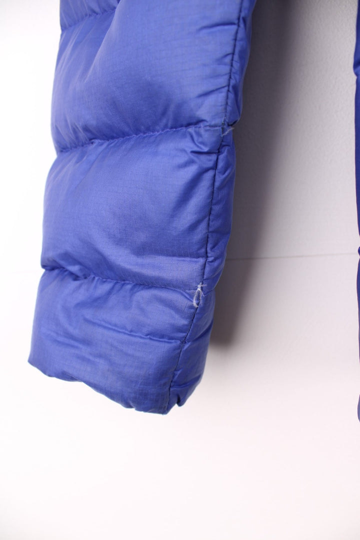 Patagonia hooded puffer down jacket. Features embroidered logo on the chest. 