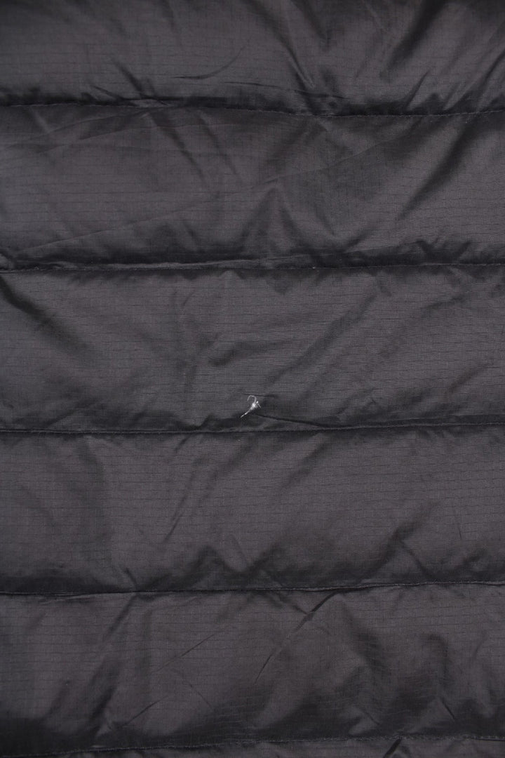 Patagonia zip through puffer down gilet. Features embroidered logo on the chest. 