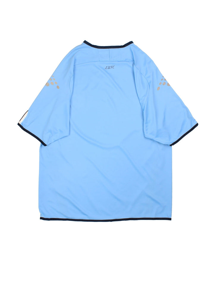 Vintage Leeds United 2004/05 Football Shirt in the blue away kit colourway, features embroidered logos and badge on the front.