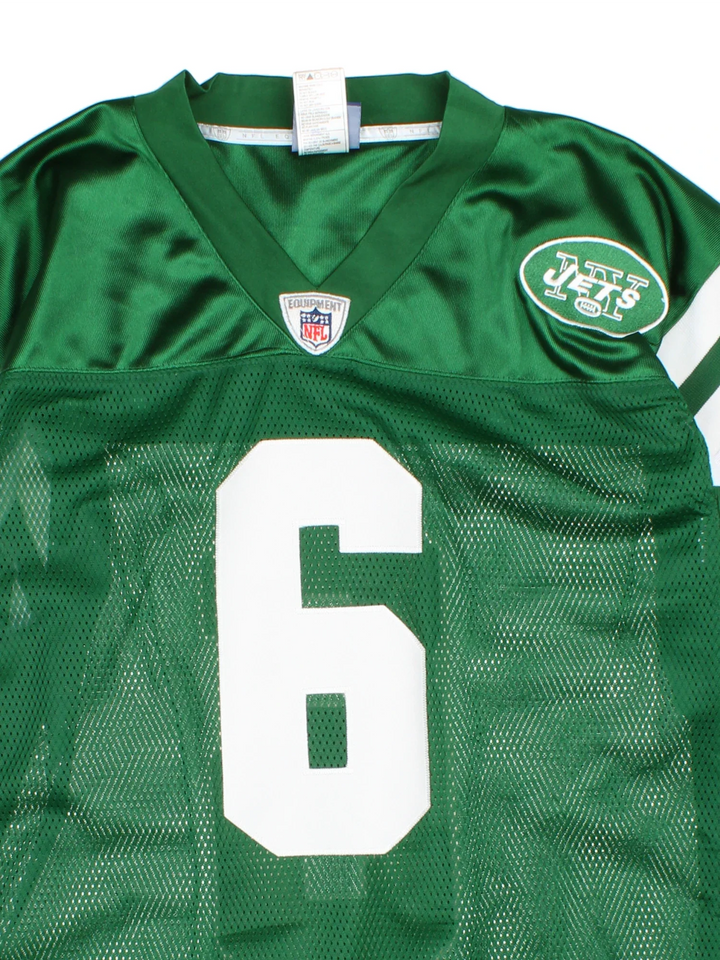 New York Jets Reebok NFL Jersey in a green colourway, features logos and number on the front with white stripe detailing on the sleeves and player name SANCHEZ #6 on the back.
