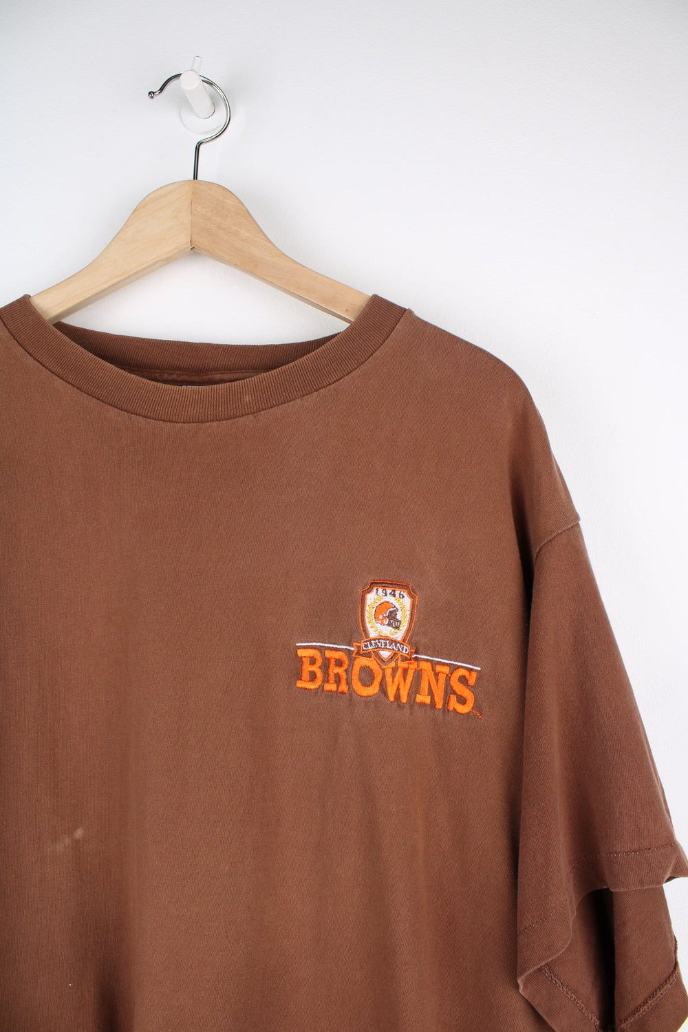 Vintage 90s Cleveland Browns single stitch T-Shirt featuring embroidered logo on the chest.