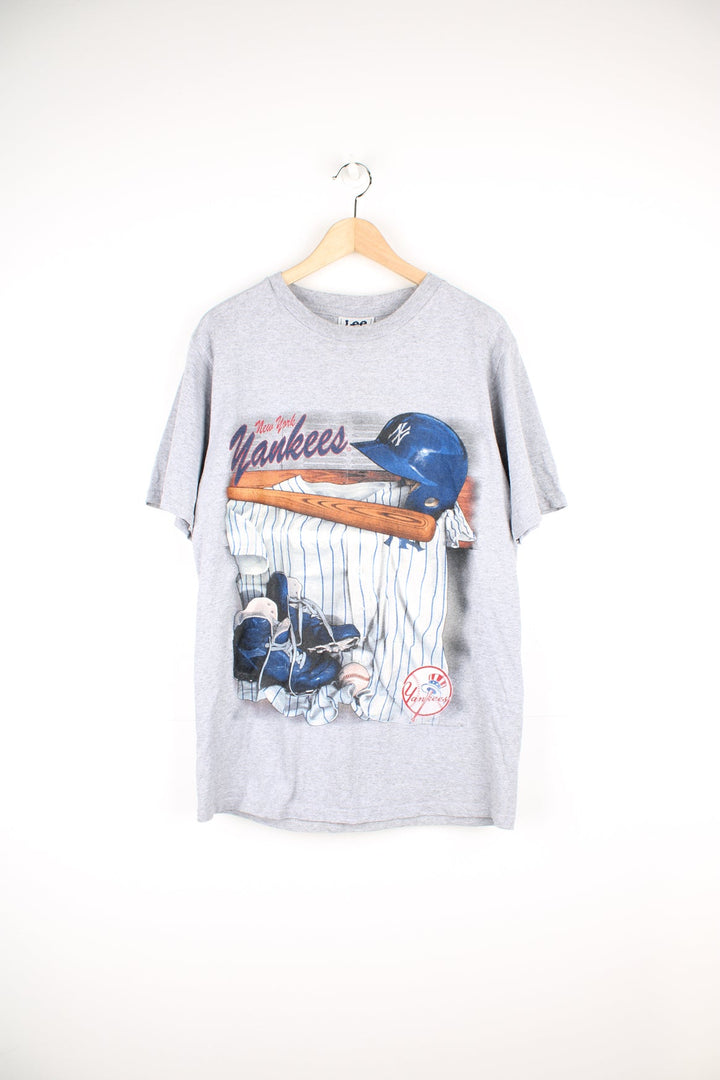 Vintage 90s New York Yankees, Lee Sport T-Shirt with large graphic print.