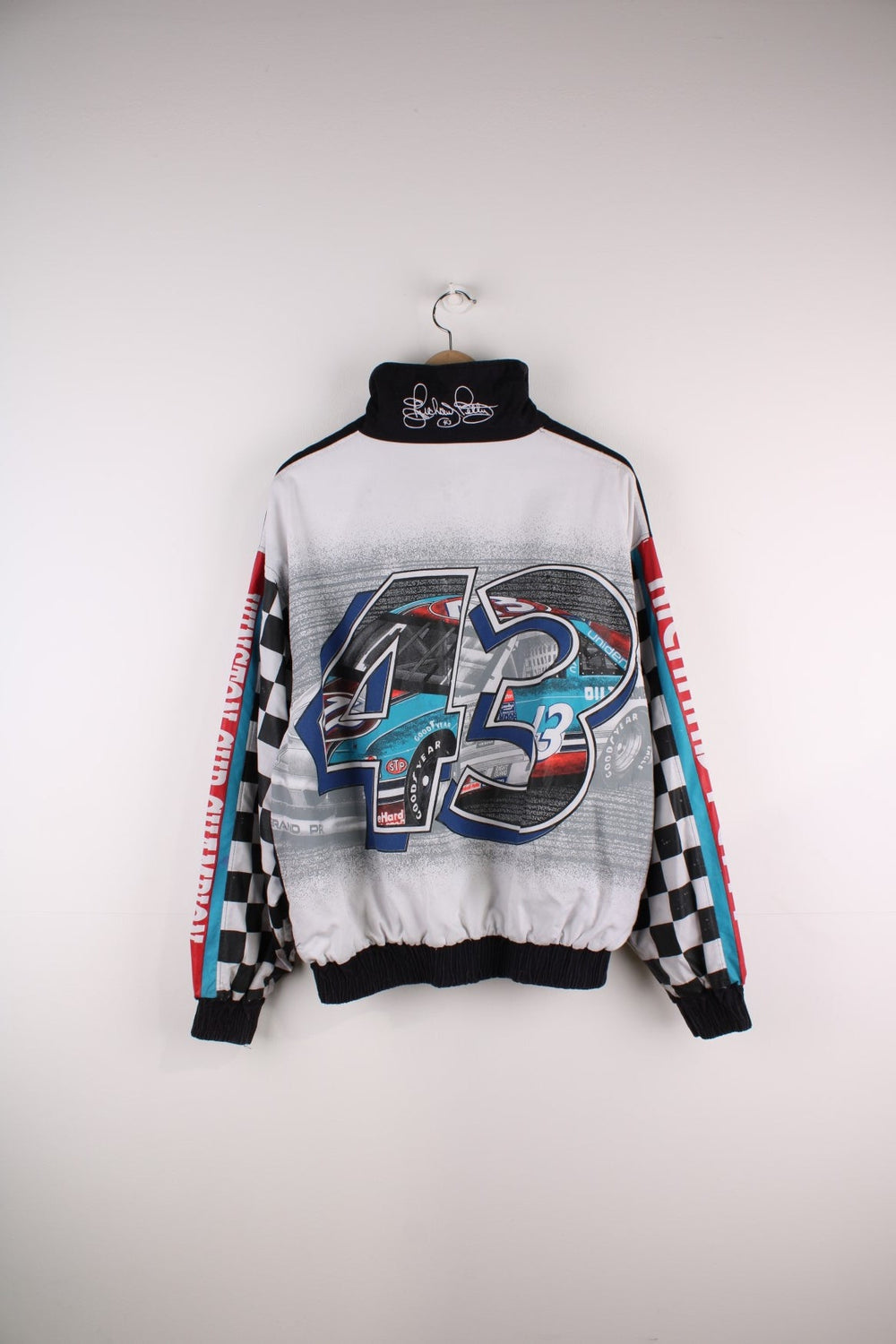 Vintage Richard Petty  Racing Windbreaker in a  colourway with racing flag print going down the sleeve, alongside his name spell out down the sleeves, and his car and racing number 43 on the back.