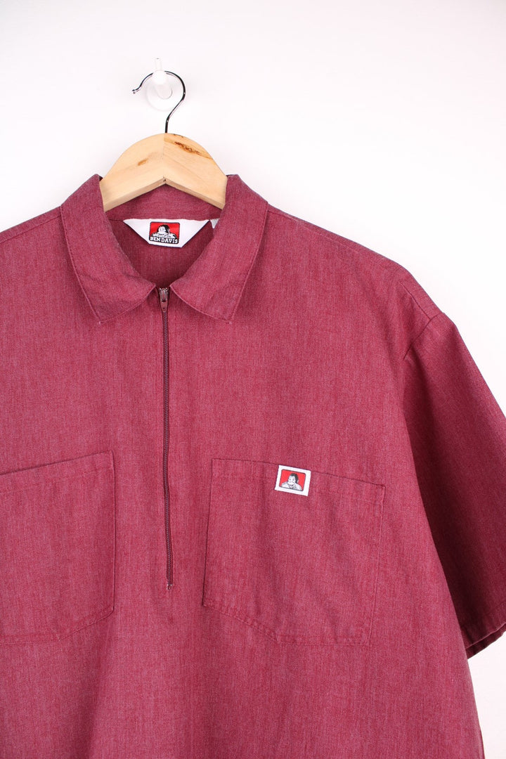 Ben Davis short-sleeved shirt in dark red with 1/2 zip closure, two pockets and a small embroidered monkey logo patch.