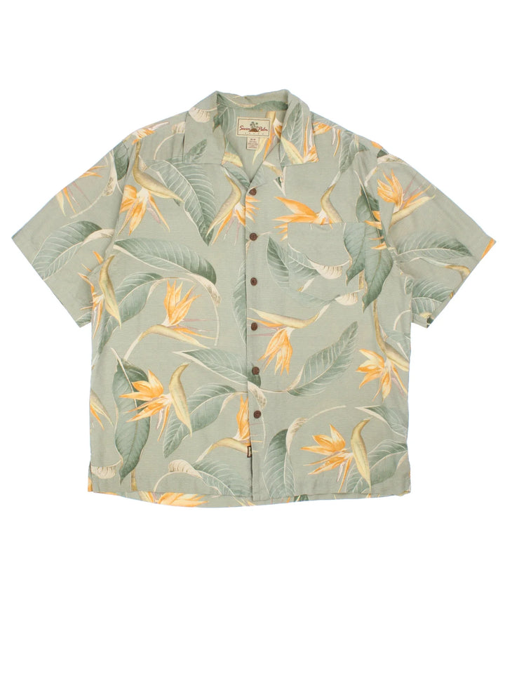 Vintage Floral Hawaiian Shirt in a green colourway and all over floral pattern, button up with chest pocket.