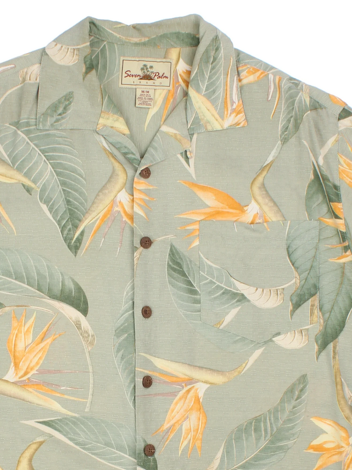 Vintage Floral Hawaiian Shirt in a green colourway and all over floral pattern, button up with chest pocket.