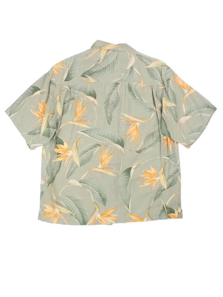 Vintage Floral Hawaiian Shirt in a green colourway and all over floral pattern, button up with chest pocket.