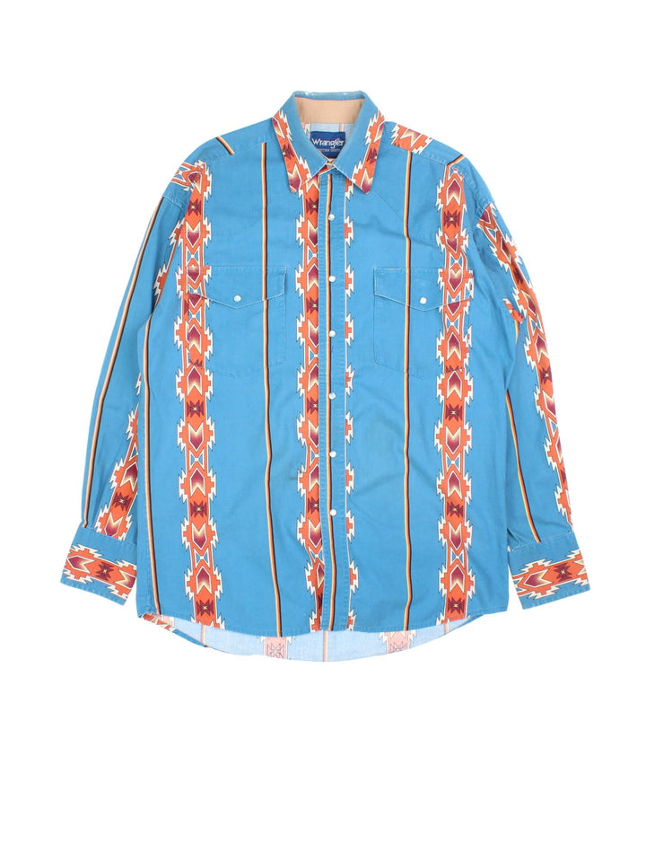 Wrangler Western Shirt in a blue colourway with aztec pattern. Button up with two pockets on the front.
