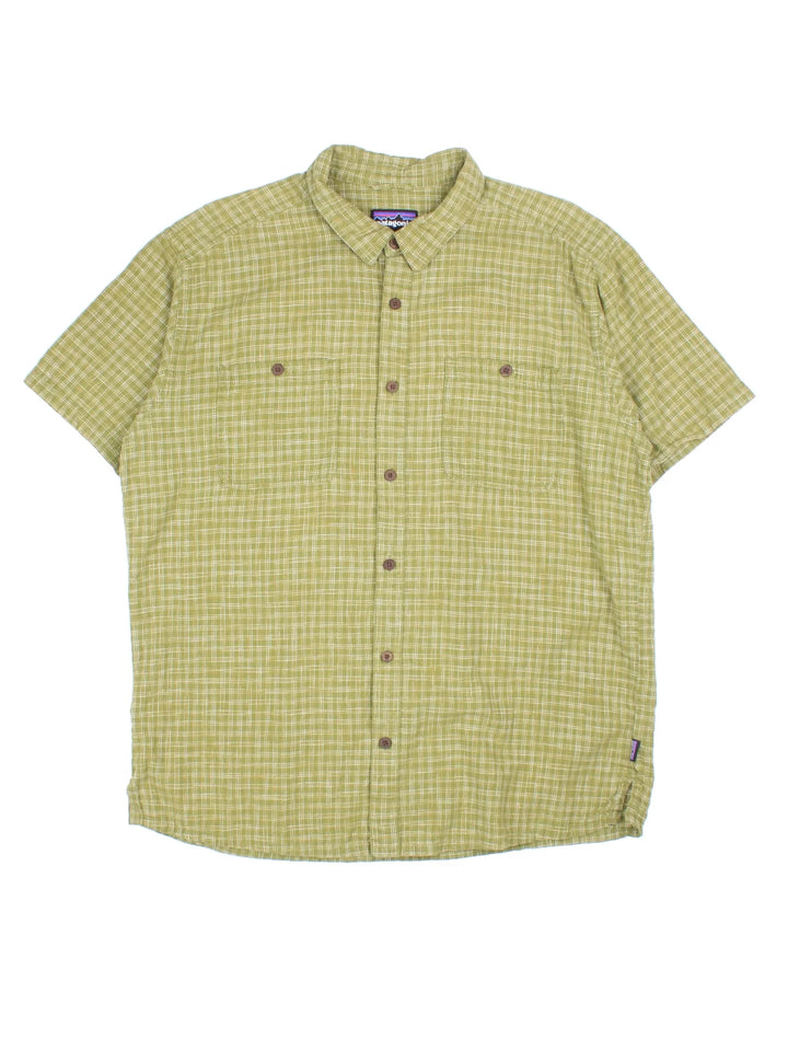 Patagonia Shirt in a green colourway, button up and has double chest pockets.