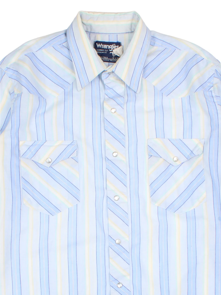 Wrangler Western Shirt in a blue and white colourway, button up and has double chest pockets.