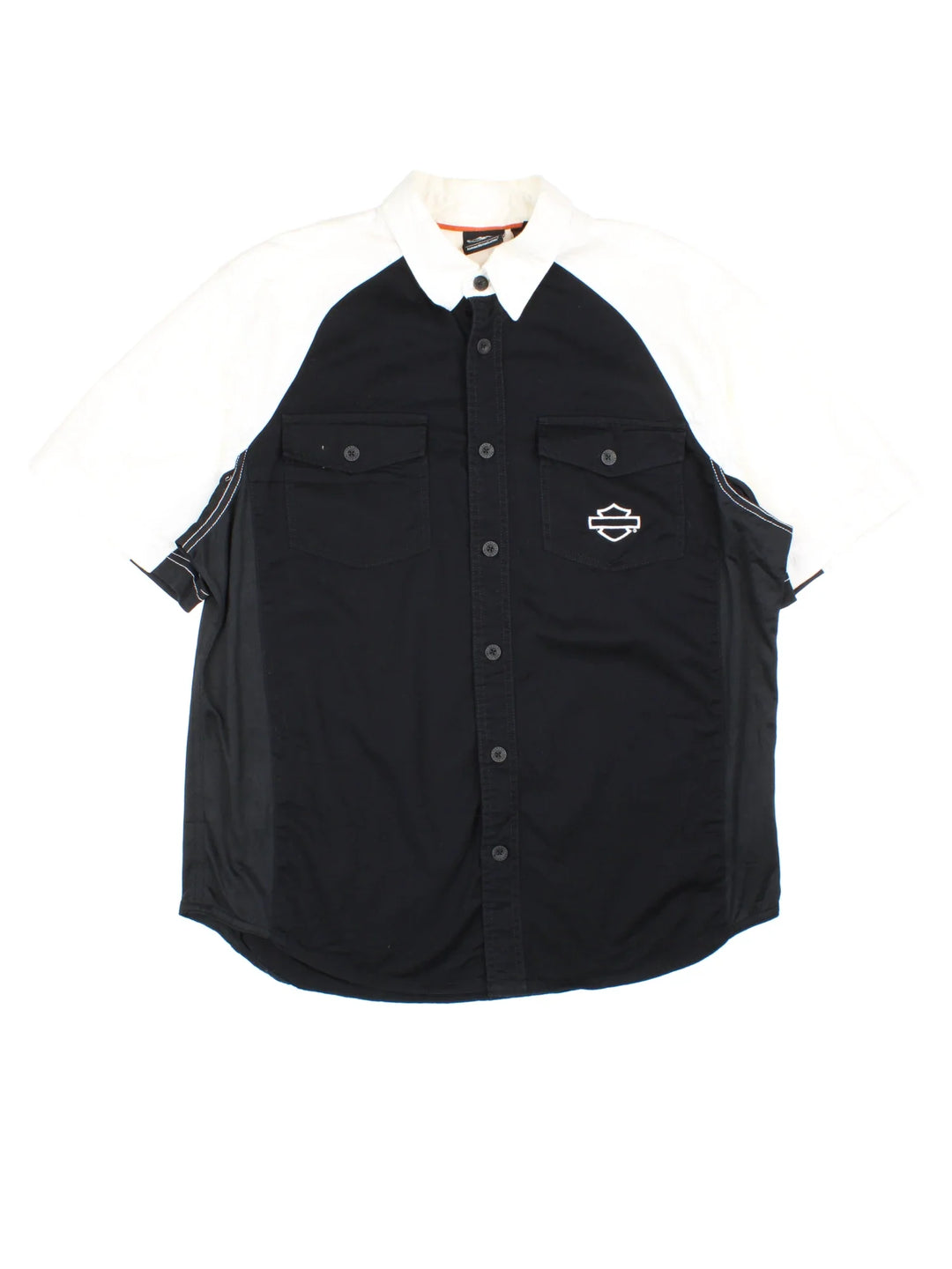 Harley-Davidson Shirt in a black and white colourway, button up and has double chest pcokets with the logo embroidered on the front and back.