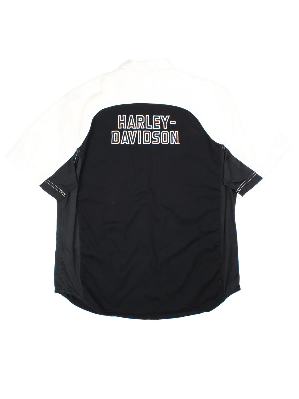 Harley-Davidson Shirt in a black and white colourway, button up and has double chest pcokets with the logo embroidered on the front and back.