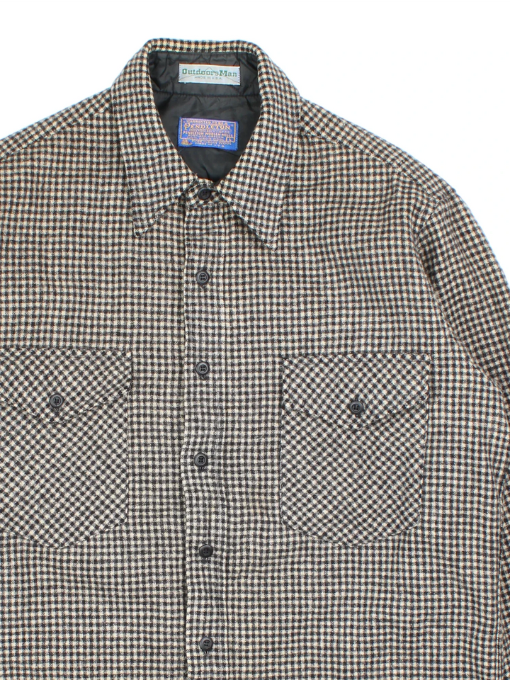 Pendleton Wool Flannel Shirt in a black and tan checked colourway, button up and has double chest pockets.