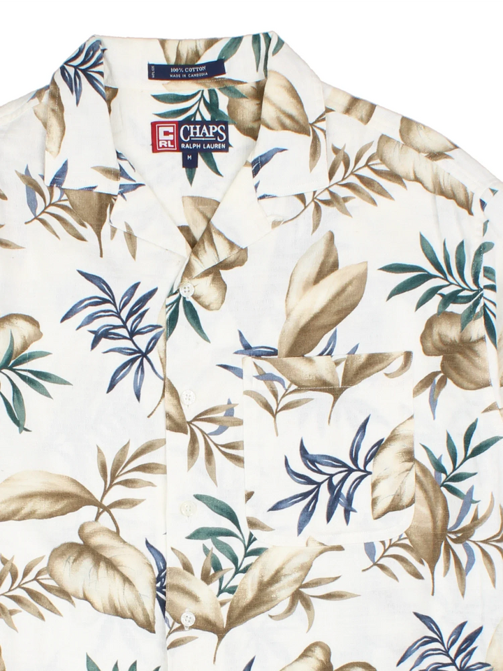Chaps by Ralph Lauren Hawaiian Shirt in a white colourway with blue and tan floral pattern all over, button up with a camp collar and has a chest pocket.