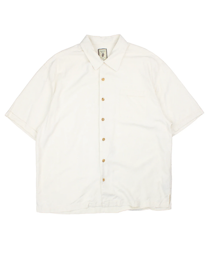 Vintage Hawaiian Shirt in a white colourway with pattern detailing, button up and has a chest pocket.