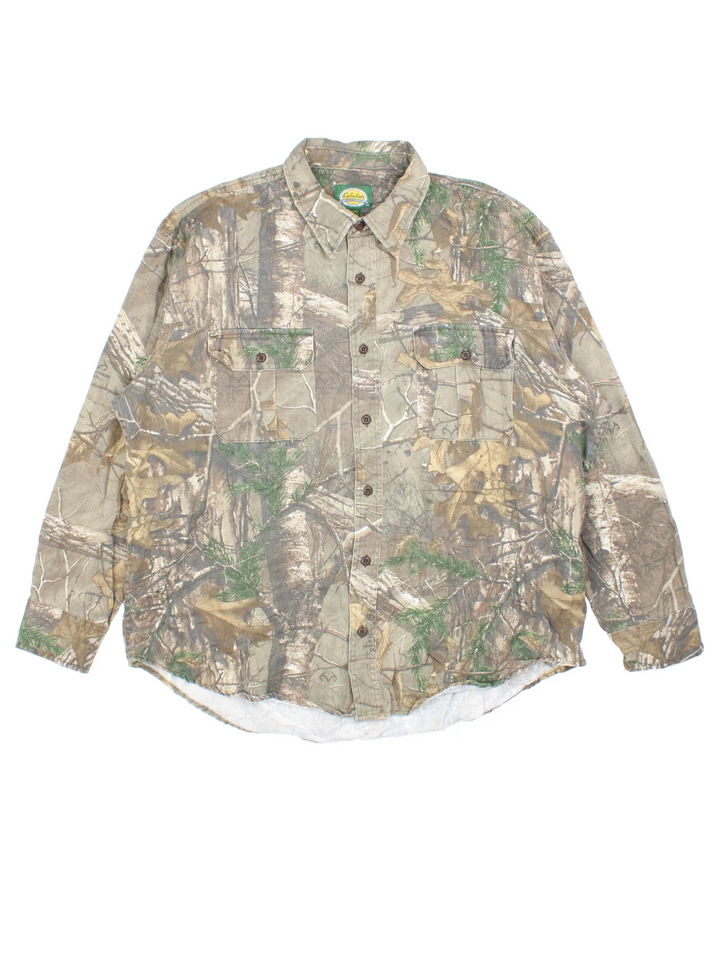 Vintage Cabela's Real Tree Camo Shirt in a brown and green colourway, button up and has double chest pockets.