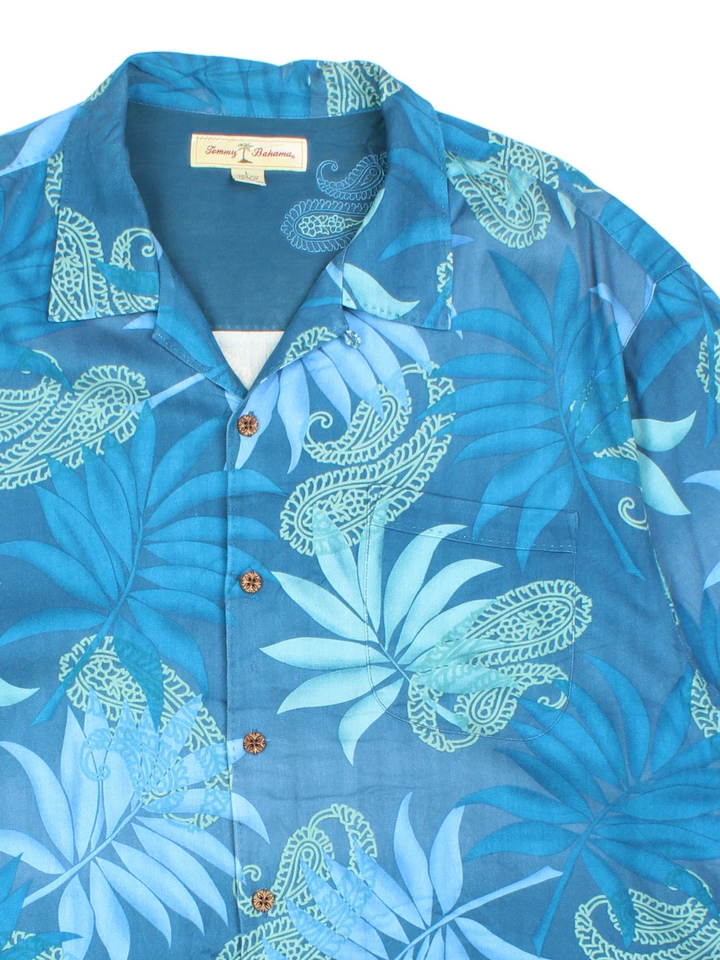 Tommy Bahama Hawaiian Shirt in a blue colourway with floral pattern all over, button up and has a chest pocket.