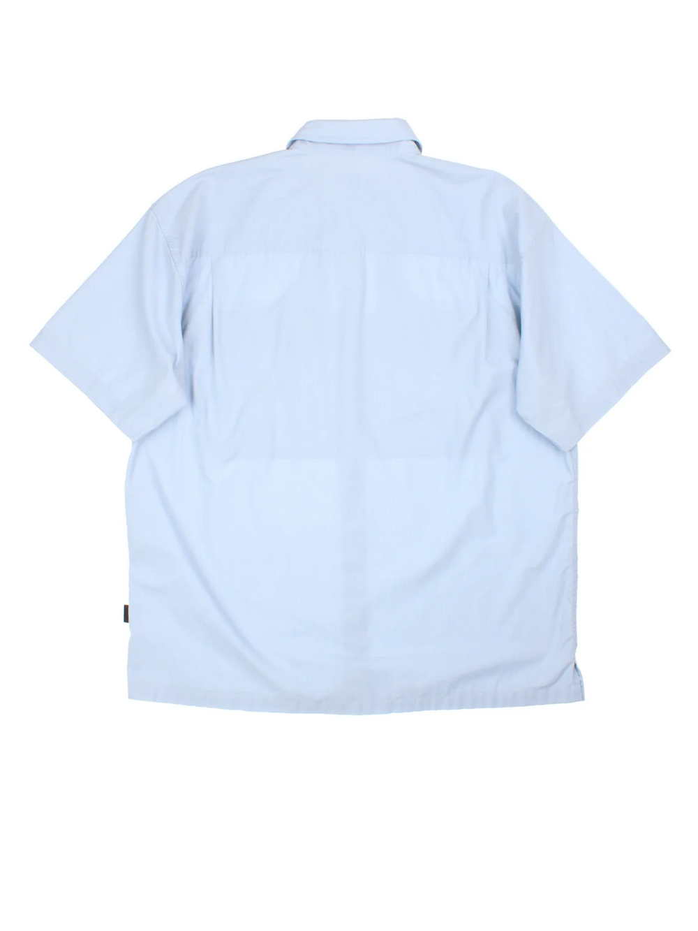 Patagonia Shirt in a blue colourway. Button up, front pocket detail and side tab branding.