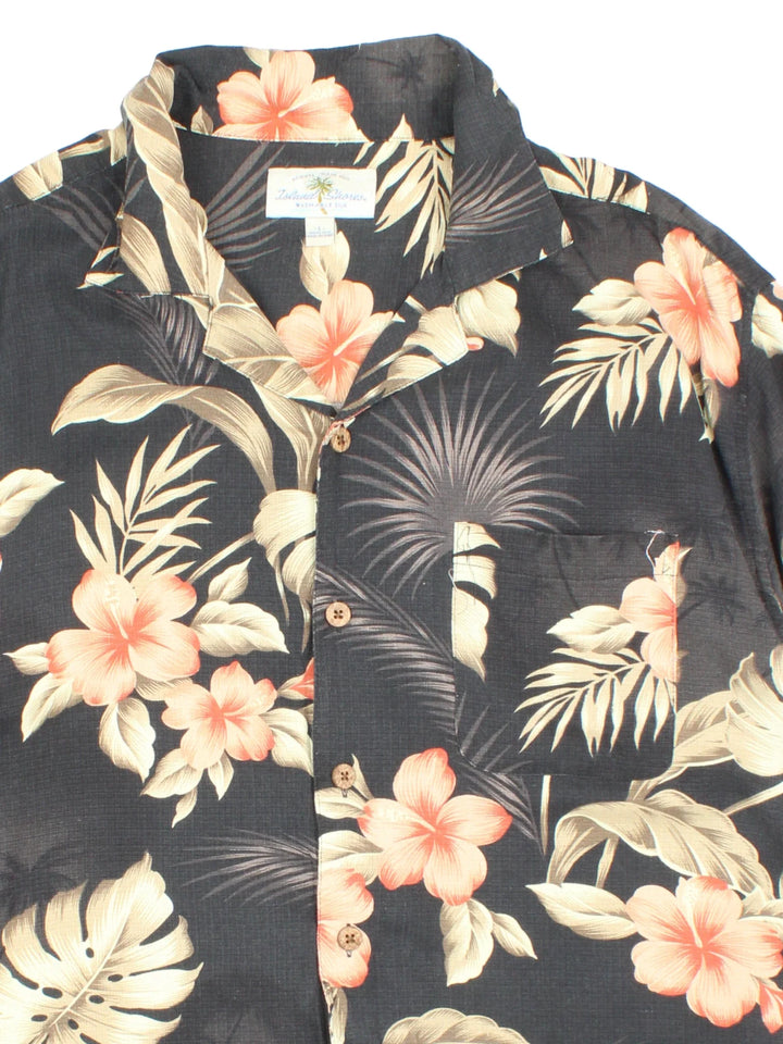 Vintage Hawaiian Shirt in a black colourway with all over leaf print. Button up with front chest pocket.