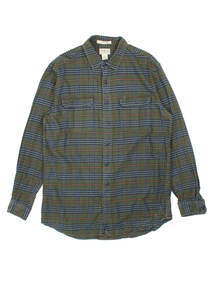 Vintage L.L Bean Flannel Shirt in a green colourway, button up and has double chest pockets.