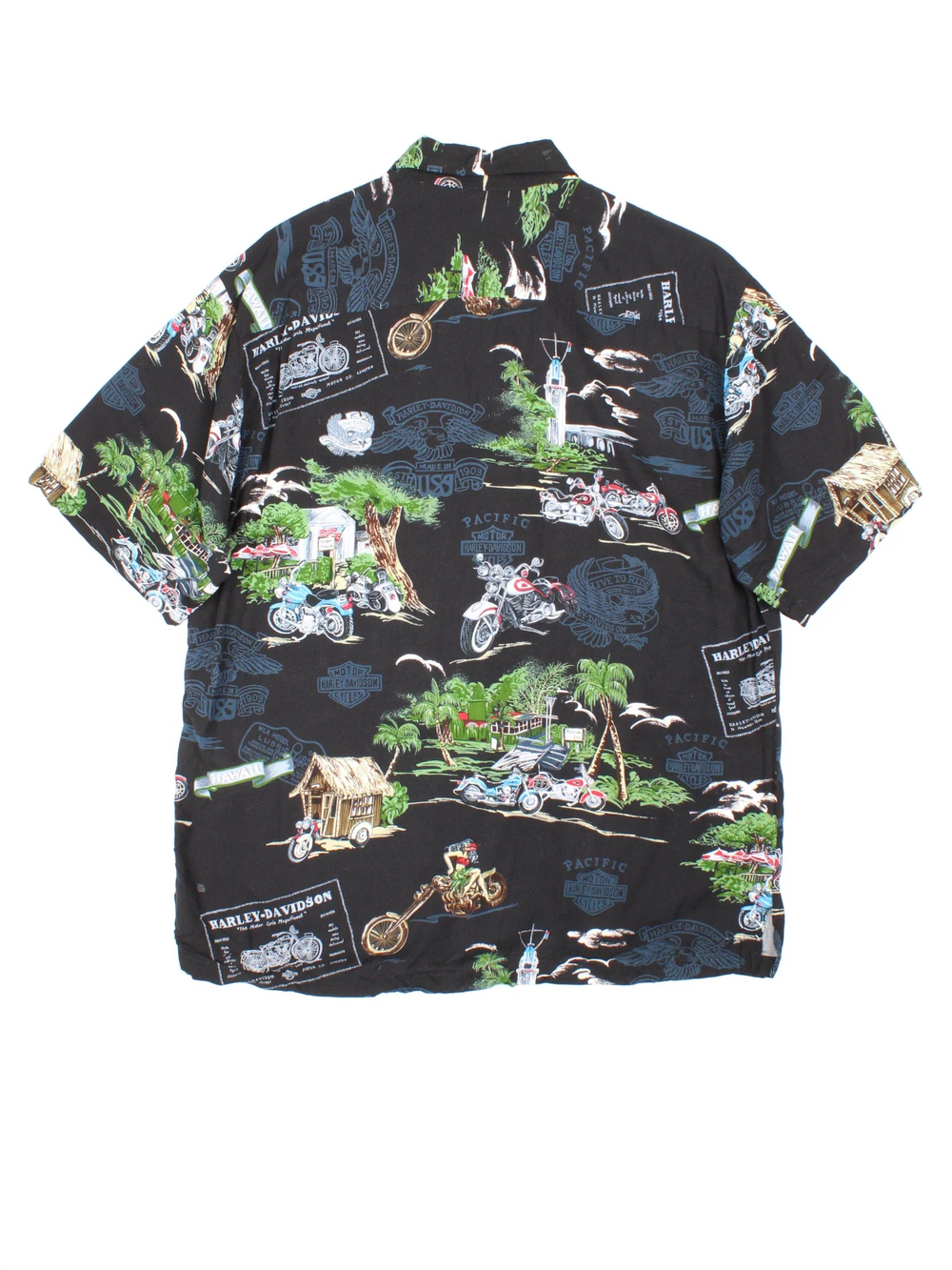 Harley-Davidson Hawaiian Shirt in a black colourway with all over graphic print, button up and has a chest pocket.