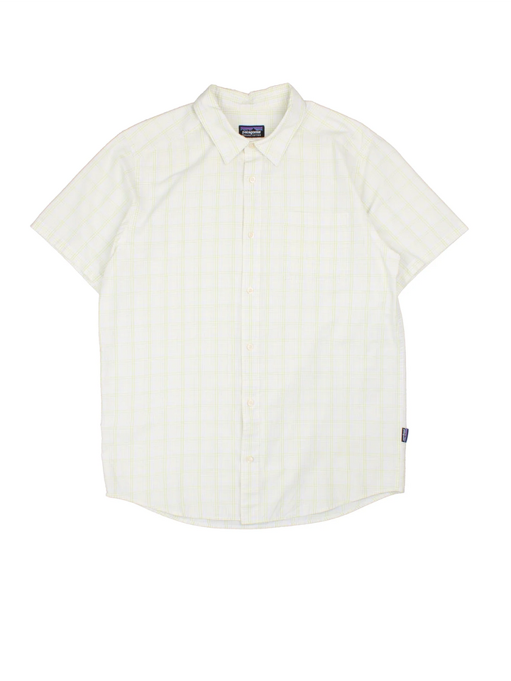 Patagonia Shirt in a white colourway. Button up with front pocket with side tab branding.