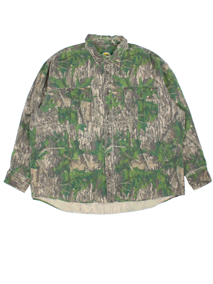 Vintage Cabela's Mossy Oak Camo Shirt in a green and brown colourway, button up and has double chest pockets.