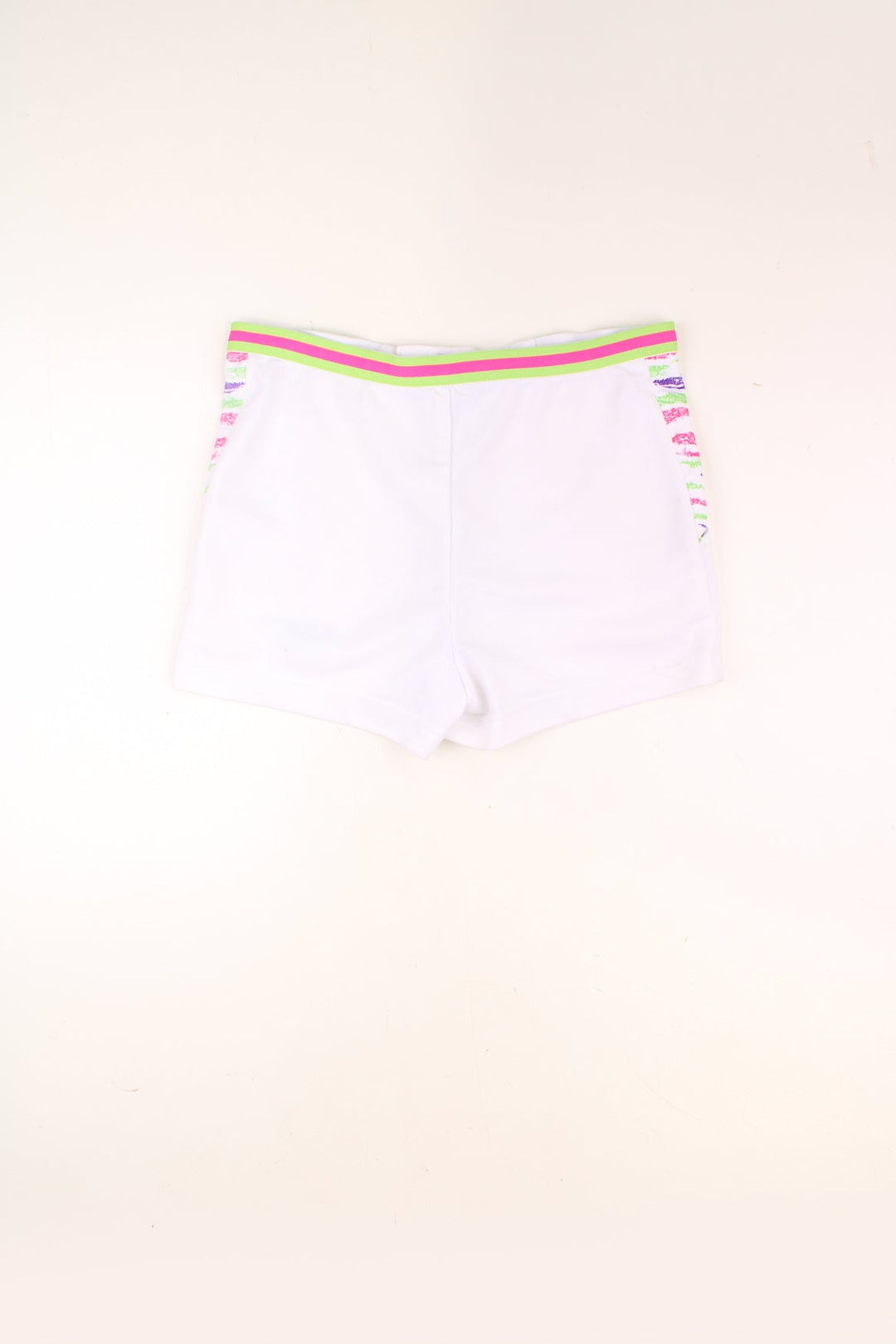Vintage Fila Tennis Shorts in a white colourway with a multicoloured pattern print by the side pockets, and has the logo embroidered on the front. 